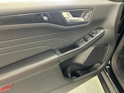 Used 2024 Ford Escape ST-Line w/ Tech Pack #1 AWD/4WD image 9