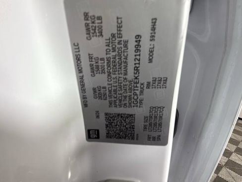 Certified 2024 Chevrolet Colorado ZR2 w/ Technology Package image 38