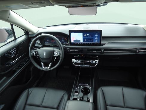 Used 2023 Lincoln Corsair AWD w/ Equipment Group 101A image 10