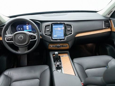 Certified 2025 Volvo XC90 B6 Plus AWD/4WD image 25