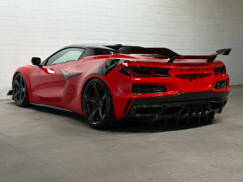 Used 2024 Chevrolet Corvette Z06 w/ Z07 Performance Package RWD image 3