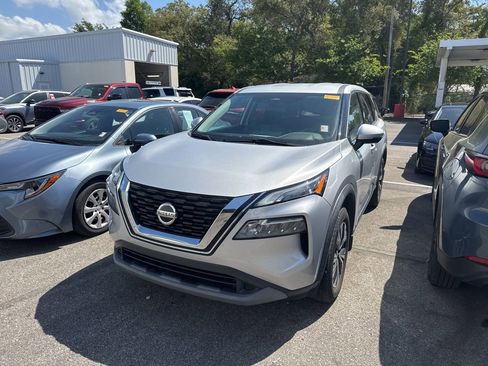 Used 2021 Nissan Rogue SV image 1