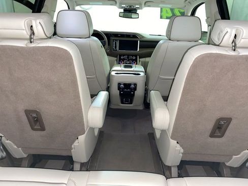 Used 2024 GMC Yukon Denali AWD/4WD image 13