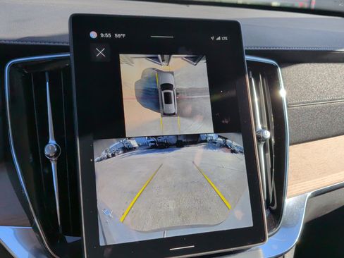 Used 2025 Volvo XC90 B6 Plus image 25