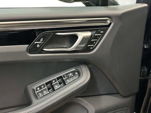Used 2024 Porsche Macan AWD/4WD image 10