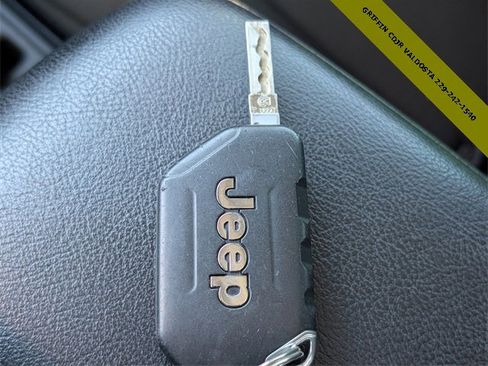 Used 2021 Jeep Wrangler Sport image 27