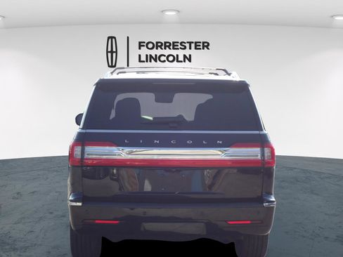 Used 2021 Lincoln Navigator Reserve image 4