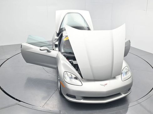 Used 2005 Chevrolet Corvette Coupe w/ Preferred Equipment Group RWD image 47