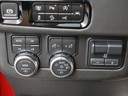 Used 2025 GMC Yukon XL AT4 Ultimate AWD/4WD image 27