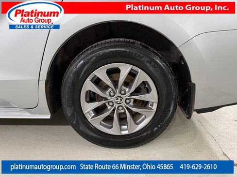 Used 2023 Toyota Sienna XLE AWD/4WD image 57
