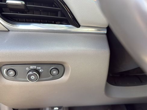 Used 2018 Chevrolet Traverse LT w/ LPO, Cargo Package FWD image 16