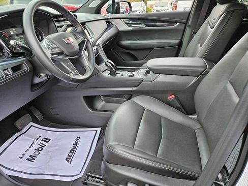 Certified 2025 Cadillac XT5 Premium Luxury FWD image 11
