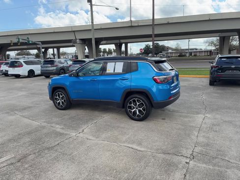 Used 2025 Jeep Compass Limited image 11