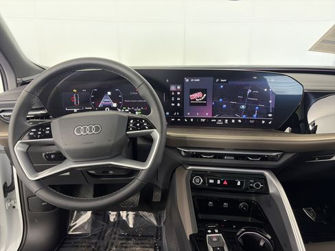 Certified 2025 Audi Q5 Premium Plus w/ Premium Plus image 3