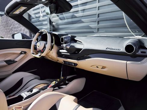 Used 2022 Ferrari F8 Tributo image 43