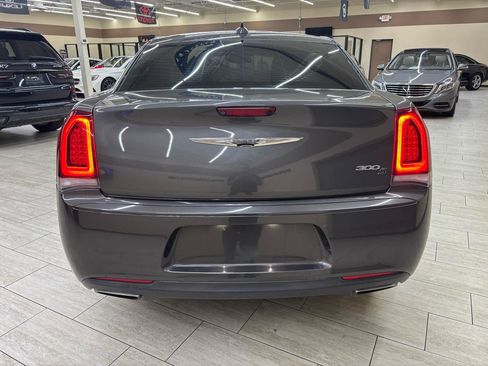 Used 2017 Chrysler 300 S RWD image 7