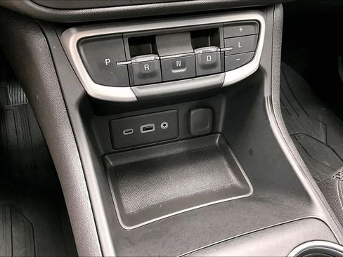 Used 2024 GMC Terrain SLE w/ Driver Convenience Package image 32