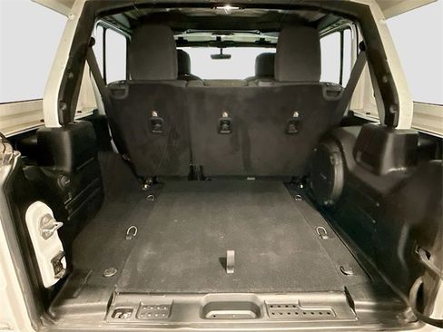 Used 2018 Jeep Wrangler Unlimited Sahara image 22