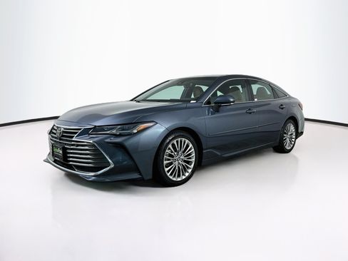 Used 2019 Toyota Avalon Limited w/ Advanced Safety Package FWD image 3