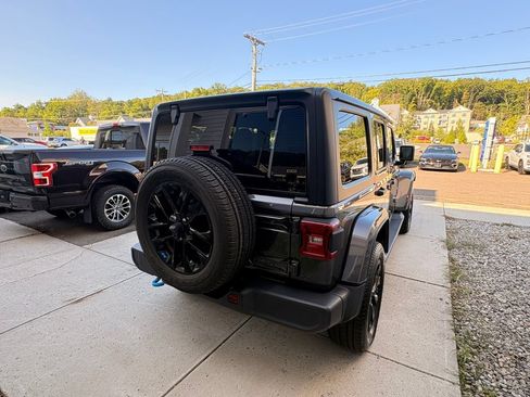Used 2023 Jeep Wrangler Unlimited Sahara w/ Cold Weather Group AWD/4WD image 8