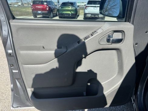 Used 2019 Nissan Frontier SV image 10