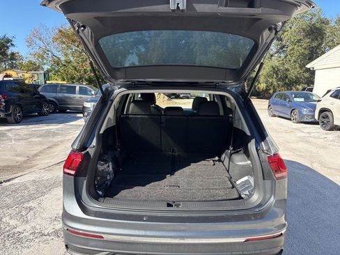Used 2023 Volkswagen Tiguan SE w/ Panoramic Sunroof Package image 7