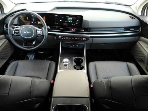 Used 2026 Kia Carnival LXS FWD image 2