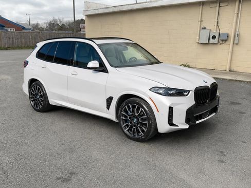 Used 2024 BMW X5 xDrive50e w/ Premium Package AWD/4WD image 2