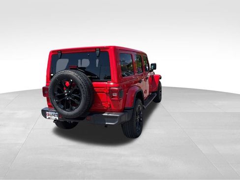 Used 2025 Jeep Wrangler Unlimited Sahara AWD/4WD image 10