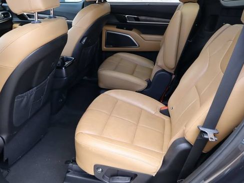 Used 2022 Kia Telluride SX w/ Towing Package FWD image 6