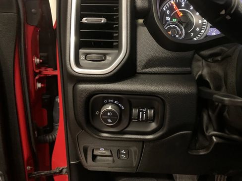 Used 2019 RAM 1500 Laramie image 28