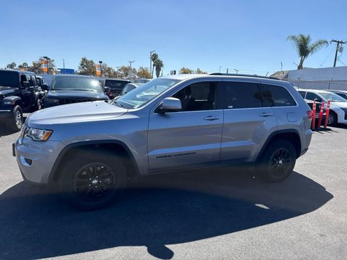 Used 2018 Jeep Grand Cherokee Laredo RWD image 27