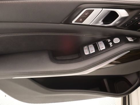 Used 2024 BMW X7 xDrive40i image 18