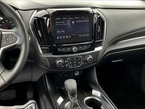 Used 2023 Chevrolet Traverse LT FWD image 9