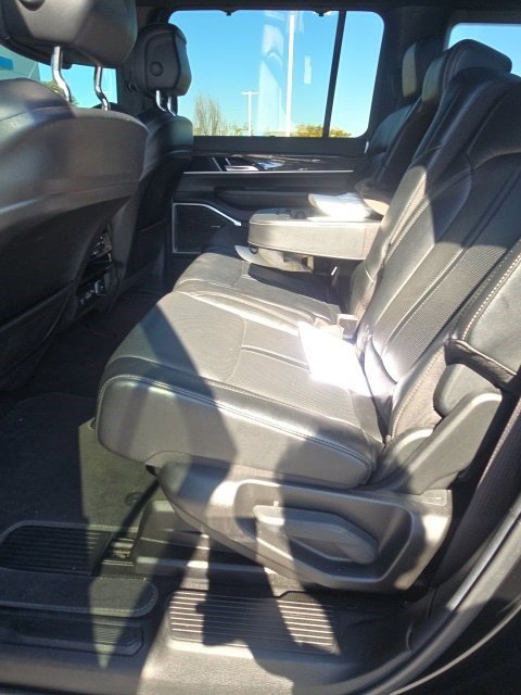 Used 2022 Jeep Wagoneer Series II w/ Convenience Group I AWD/4WD image 16