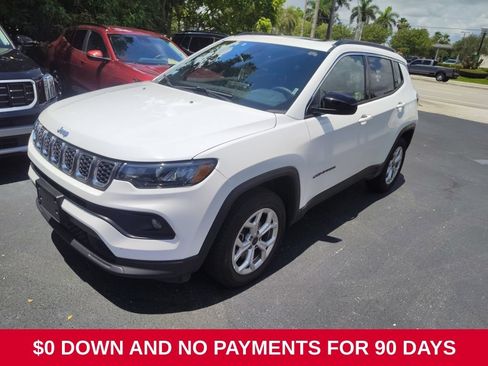 Used 2025 Jeep Compass Latitude w/ Sun & Sound Group AWD/4WD image 1