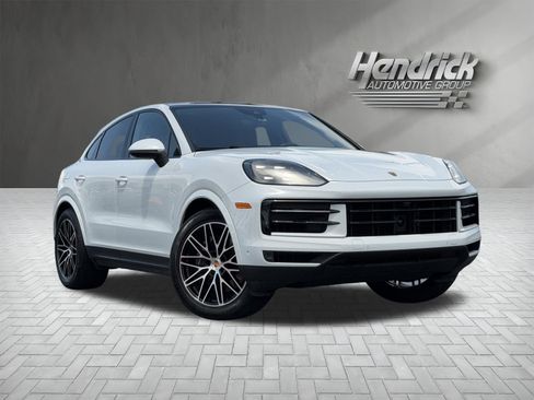 Used 2024 Porsche Cayenne Coupe AWD/4WD image 2