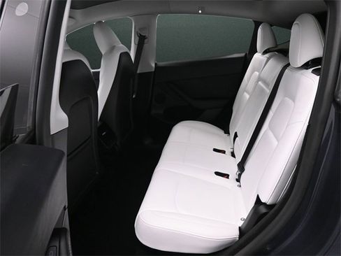 Used 2023 Tesla Model Y Performance image 14