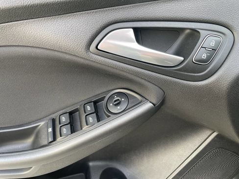 Used 2018 Ford Focus SEL image 26