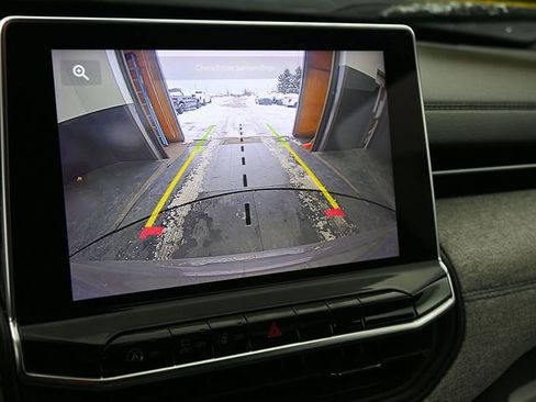 Used 2024 Jeep Compass Latitude image 28