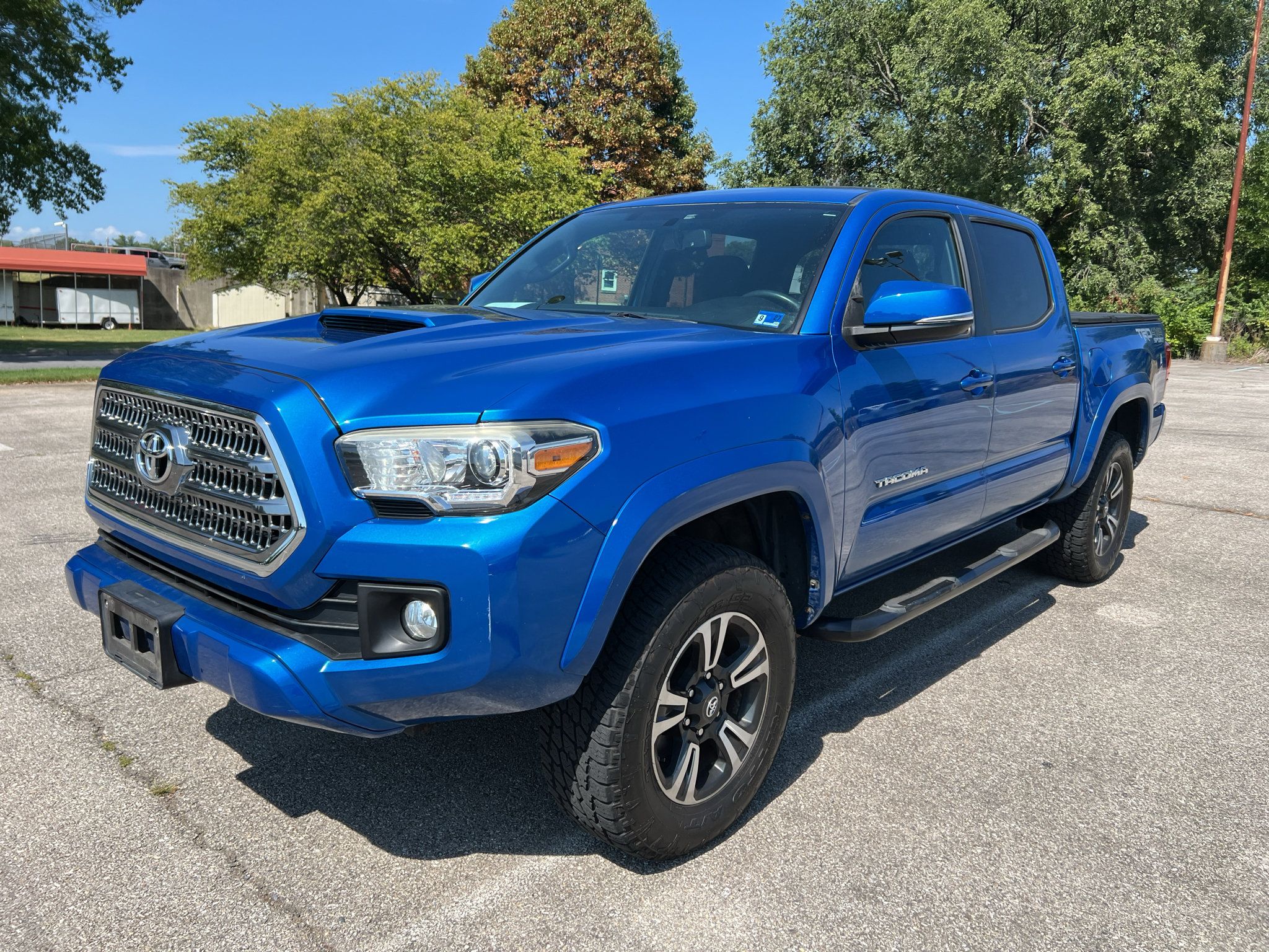 Used 2016 Toyota Tacoma TRD Sport w/ Towing Package AWD/4WD image 7