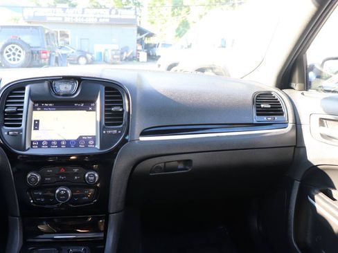 Used 2022 Chrysler 300 S w/ Comfort Group RWD image 18