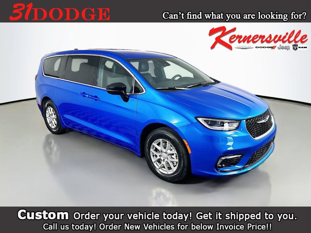 New 2026 Chrysler Pacifica Select FWD image 1