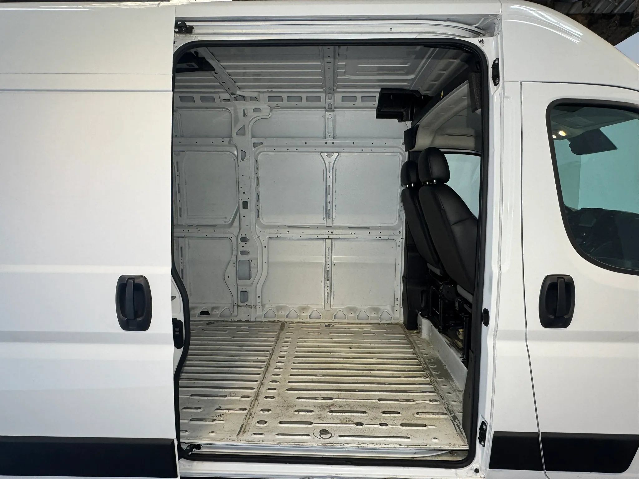 Used 2024 RAM ProMaster 2500 w/ Convenience Group FWD image 25
