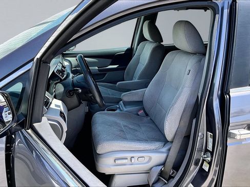 Used 2016 Honda Odyssey SE image 3