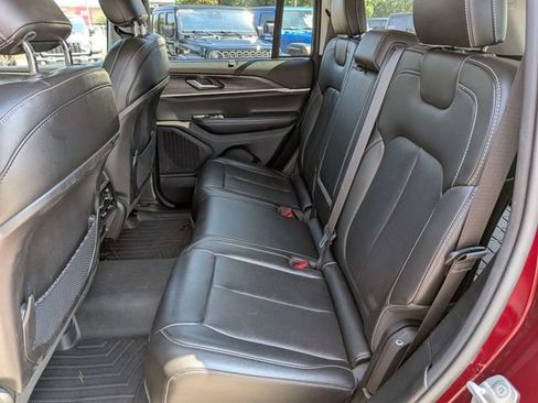 Used 2023 Jeep Grand Cherokee Limited w/ Luxury Tech Group II AWD/4WD image 14