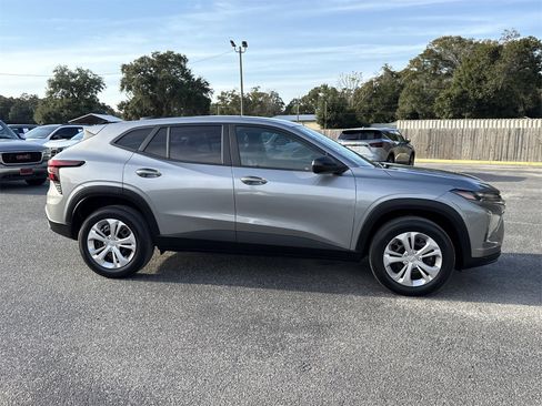 Used 2024 Chevrolet Trax LS w/ Driver Confidence Package image 6