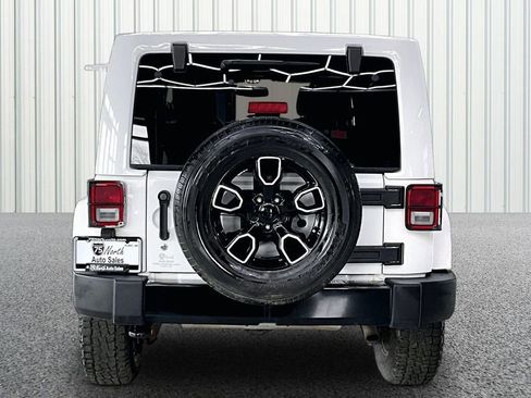 Used 2018 Jeep Wrangler Unlimited Sahara AWD/4WD image 5