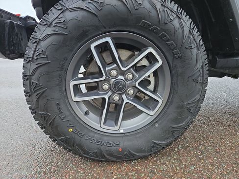 Used 2024 Jeep Gladiator Mojave w/ Convenience Group image 10