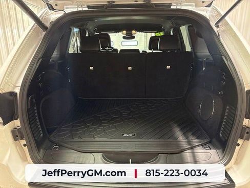Used 2018 Jeep Grand Cherokee Altitude AWD/4WD image 22